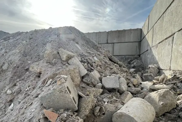 Tas de gravats : déchets de chantier