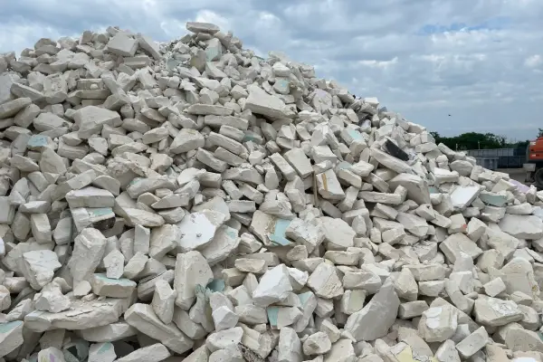 Tas de plâtre : déchets de chantier